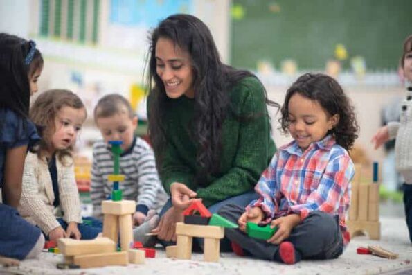apprendre les élèves avec la méthode Montessori
